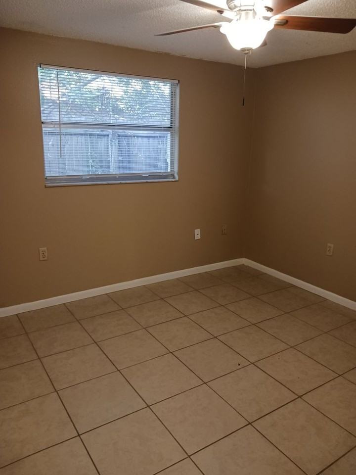 1511 Swordbill Dr - Photo 4 of 7