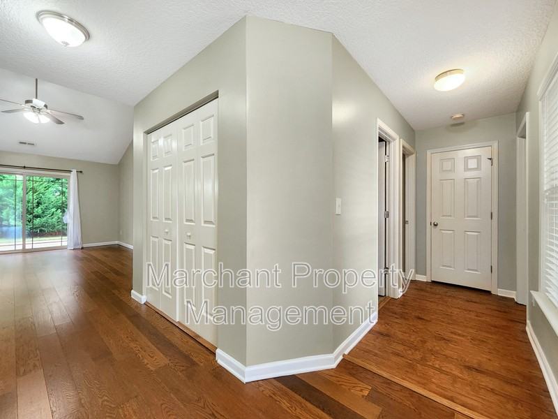 657 Chartwell Dr - Photo 4 of 28