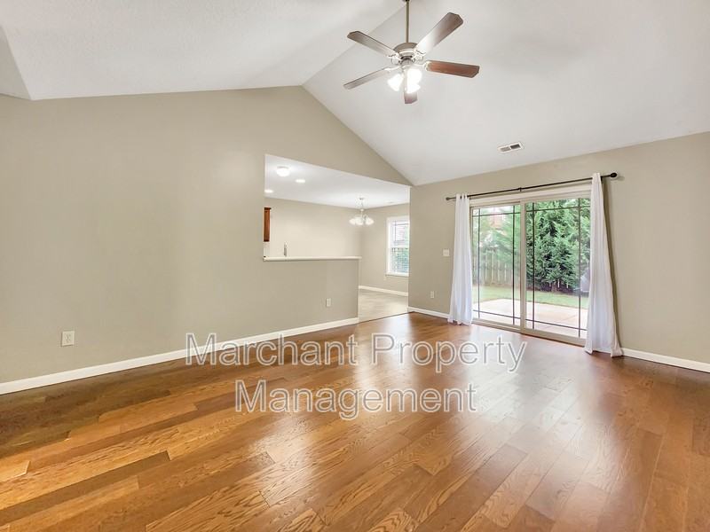 657 Chartwell Dr - Photo 5 of 28