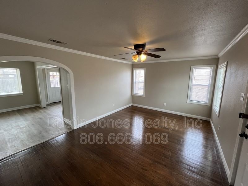 3203 37th St - Photo 2 of 9