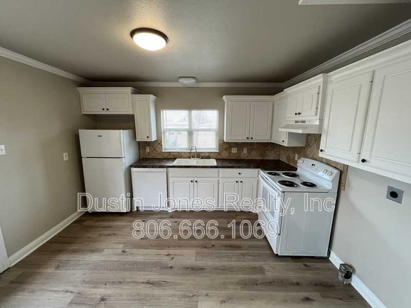 3203 37th St - Photo 3 of 9