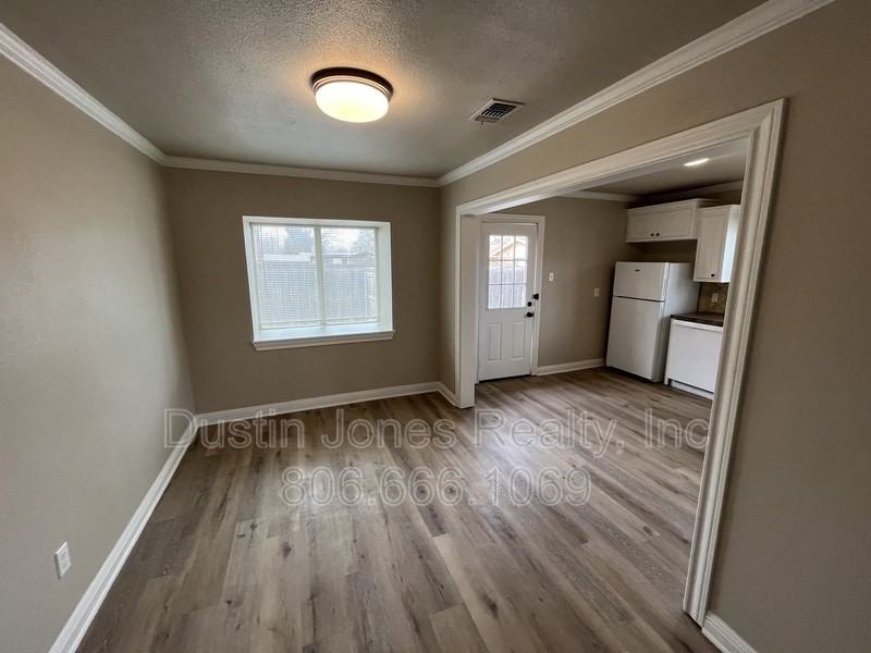 3203 37th St - Photo 5 of 9