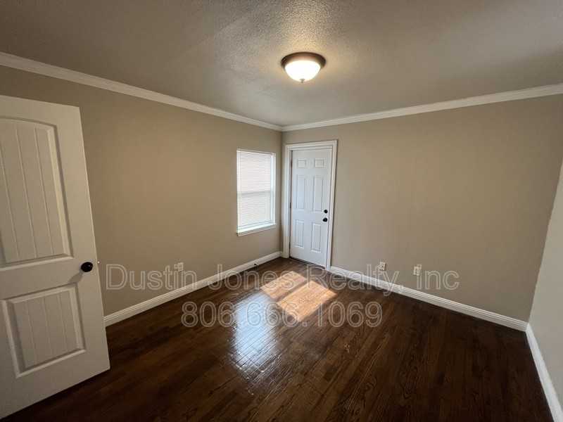 3203 37th St - Photo 6 of 9