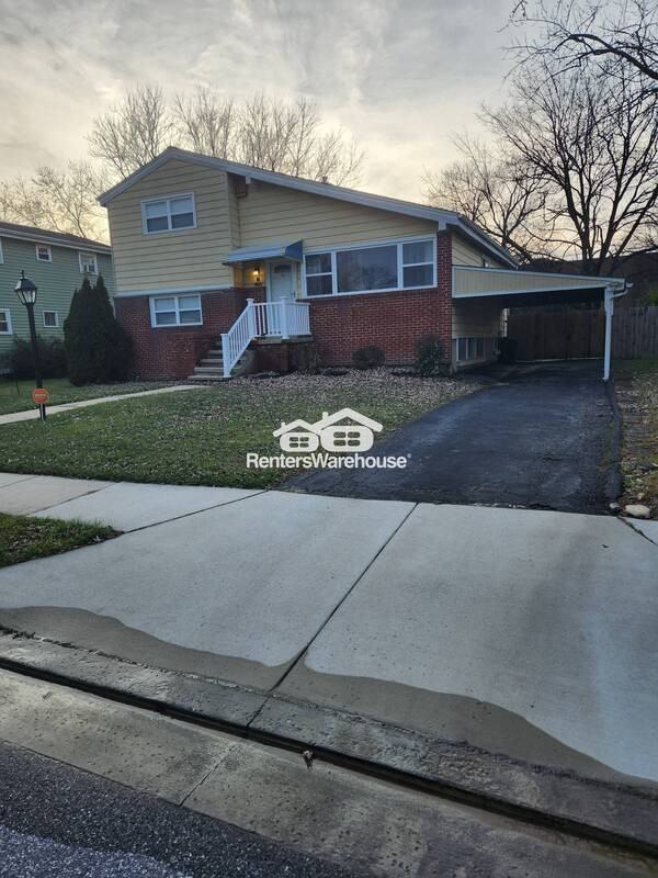 3008 Fairview Rd - Photo 2 of 25