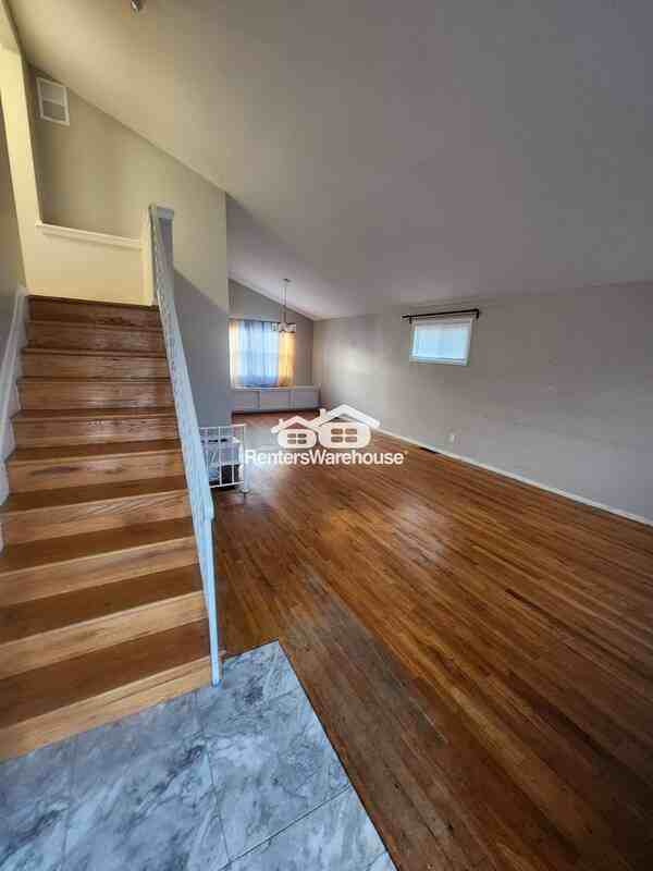 3008 Fairview Rd - Photo 3 of 25