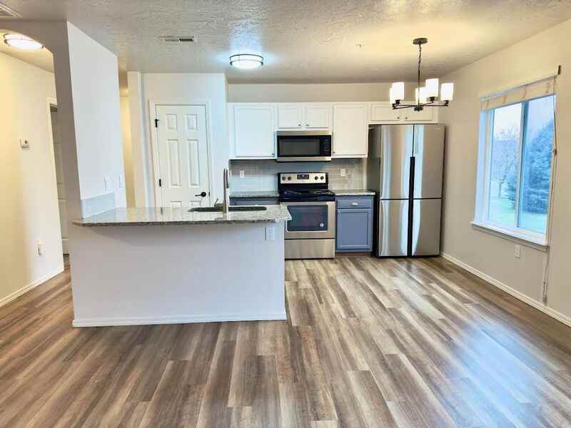 1069 W Pine Ave #3 - Photo 2 of 18