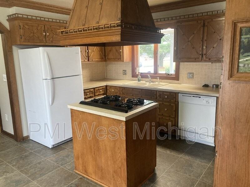 1275 104th St Sw - Photo 3 of 24