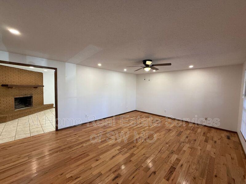 1142 E Greenwood St - Photo 2 of 11