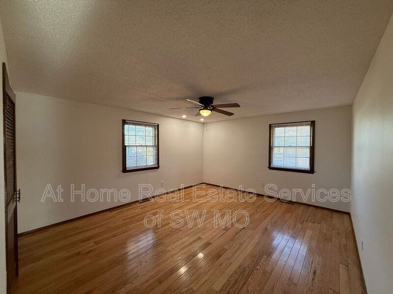 1142 E Greenwood St - Photo 7 of 11