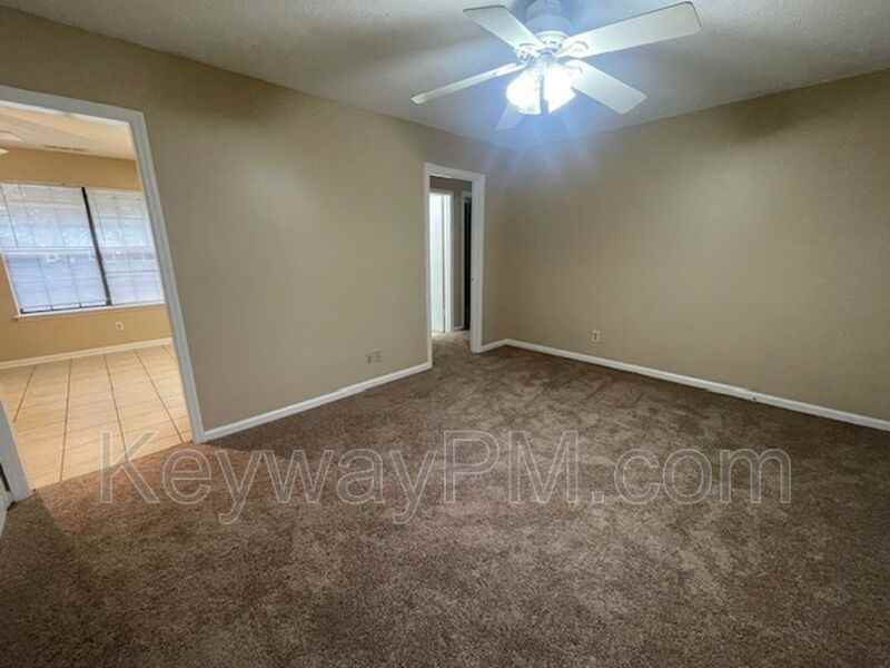 912 Jones St Nw - Photo 4 of 13