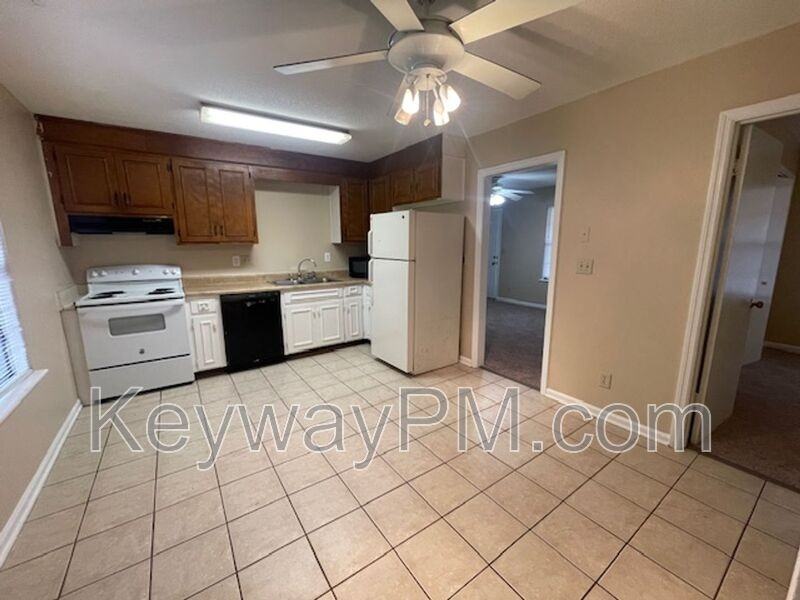 912 Jones St Nw - Photo 5 of 13