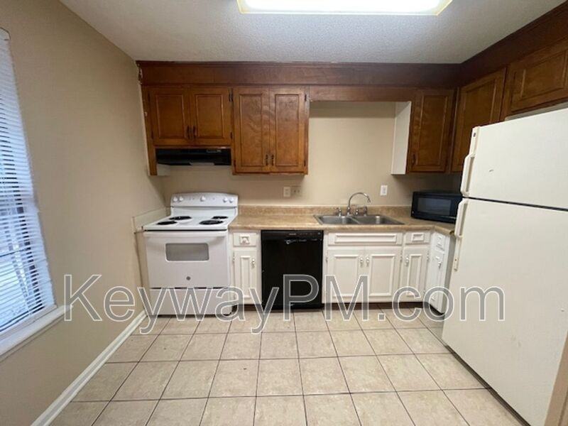 912 Jones St Nw - Photo 6 of 13