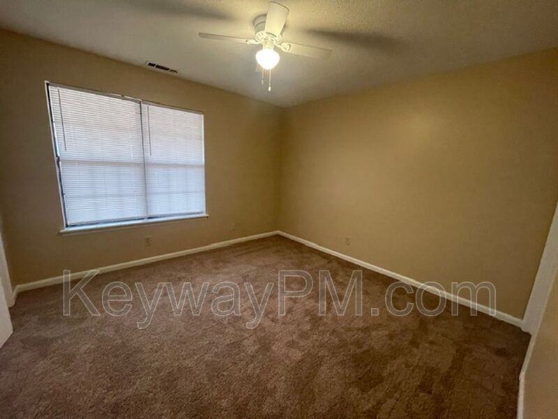 912 Jones St Nw - Photo 7 of 13