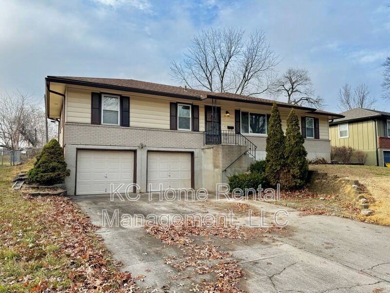 3824 Stonewall Ct - Photo 2 of 32