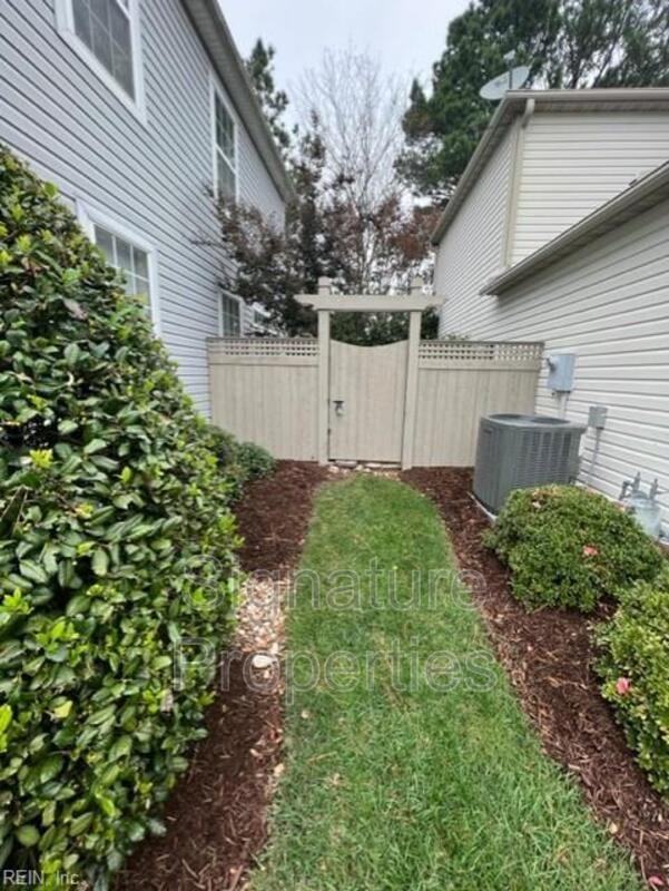 1535 Tallwood Cir - Photo 2 of 18