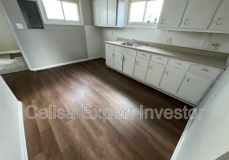 2017 Redwood Ave - Photo 3 of 7