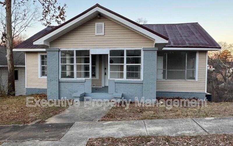 1402 21st St N - Photo 2 of 2
