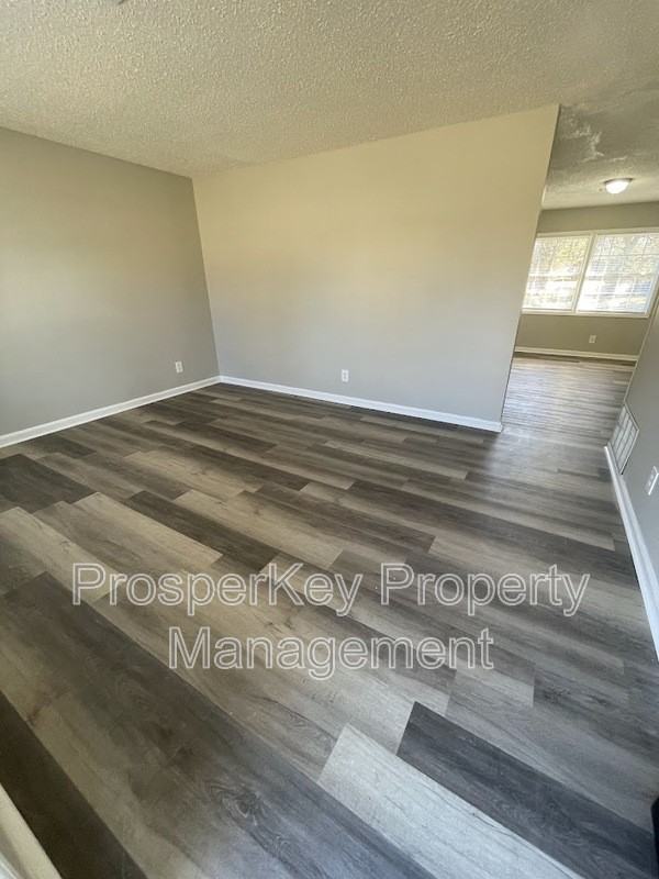 322 Upton Rd - Photo 3 of 19