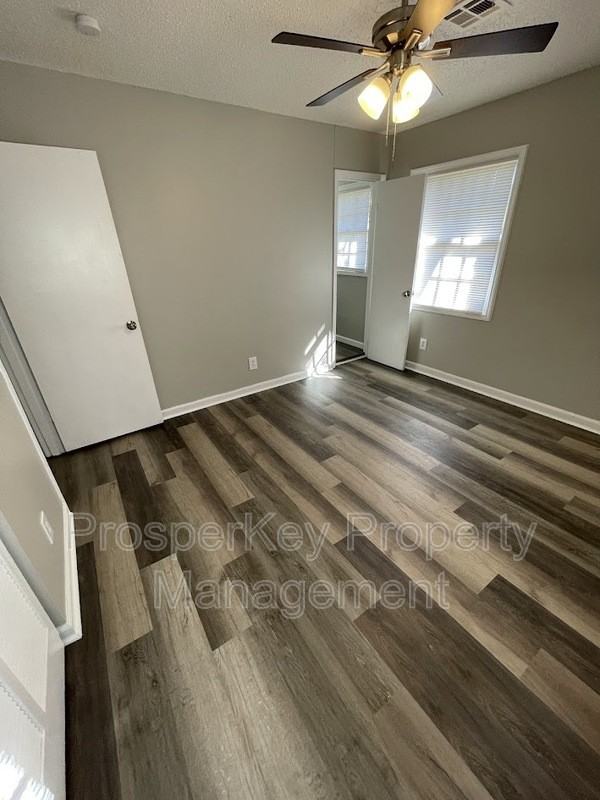 322 Upton Rd - Photo 5 of 19