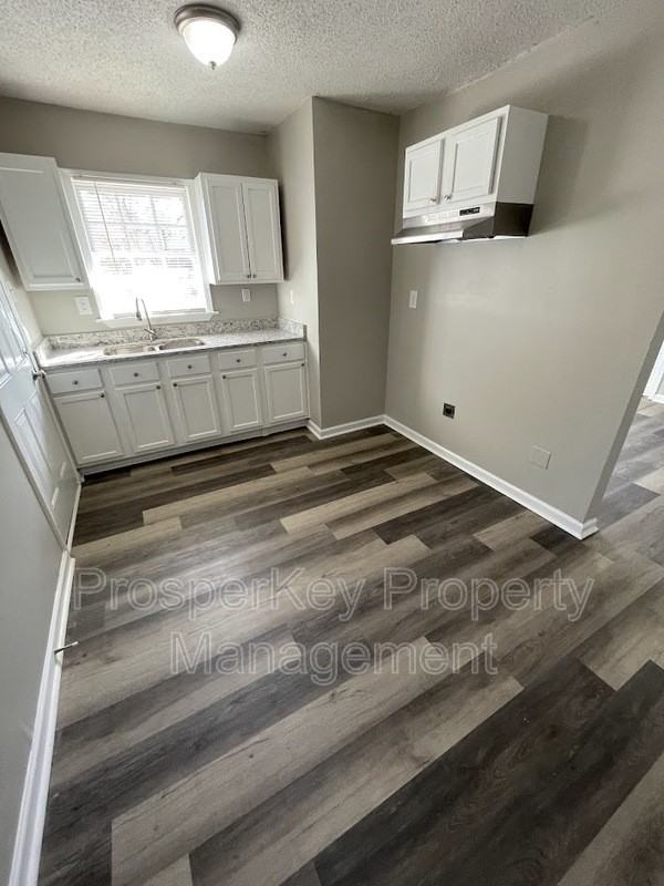 322 Upton Rd - Photo 6 of 19