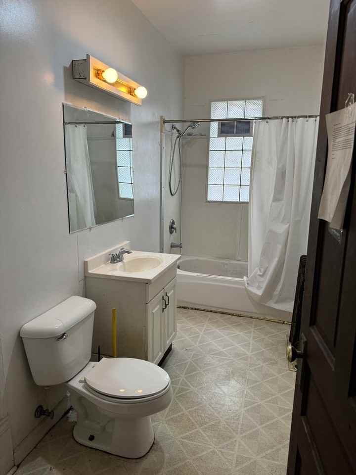 1302 S. 11th st Milwaukee, WI 53204 - Photo 4 of 5