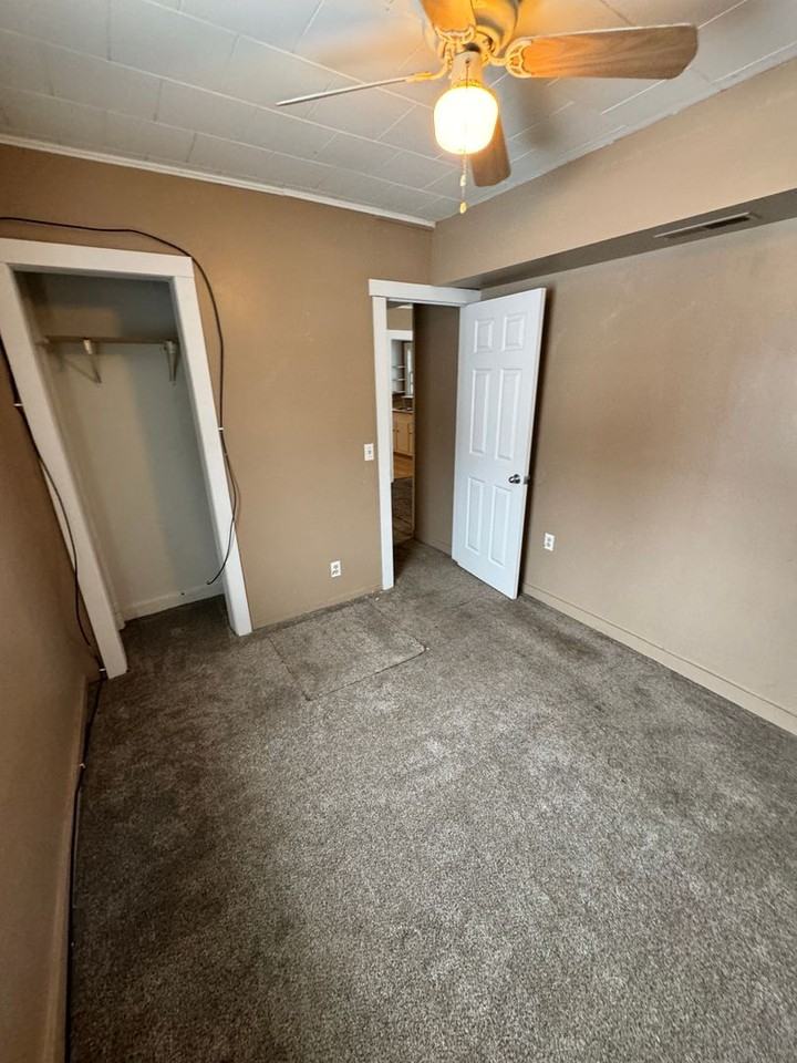 17 Elm Ave Ne - Photo 2 of 11