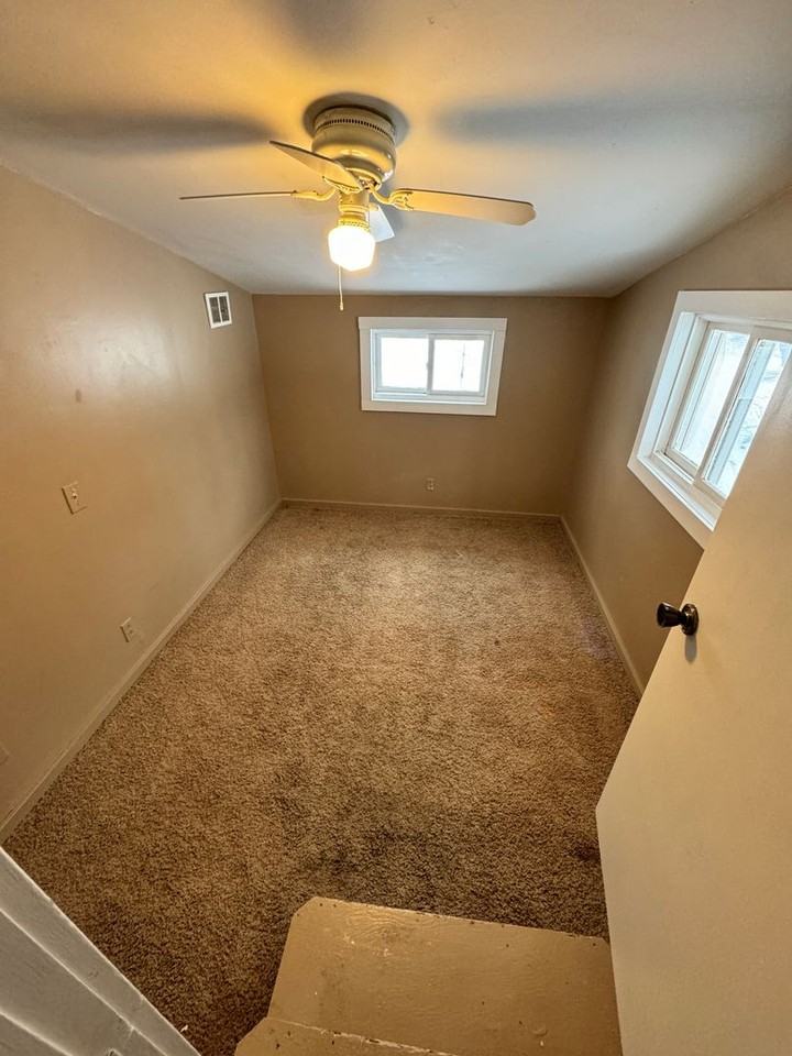 17 Elm Ave Ne - Photo 5 of 11