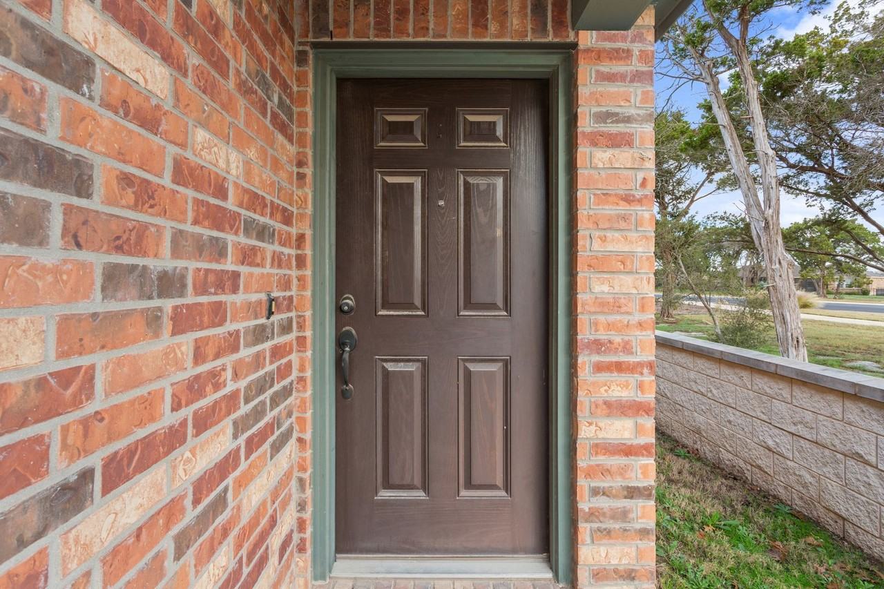 347 Brenham Pass - Photo 4 of 40