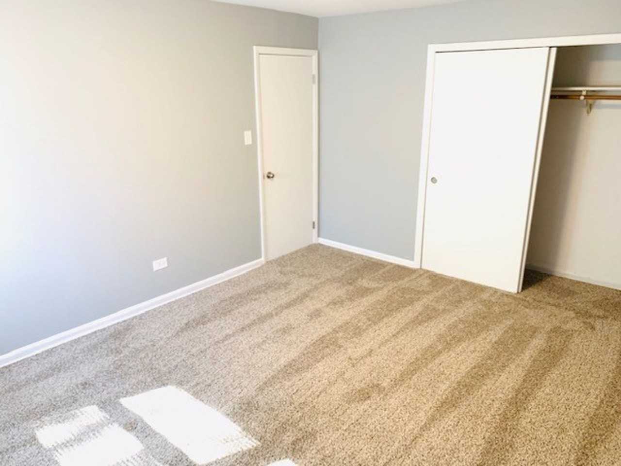 Lemont State Street Apartments - Photo 5 of 26