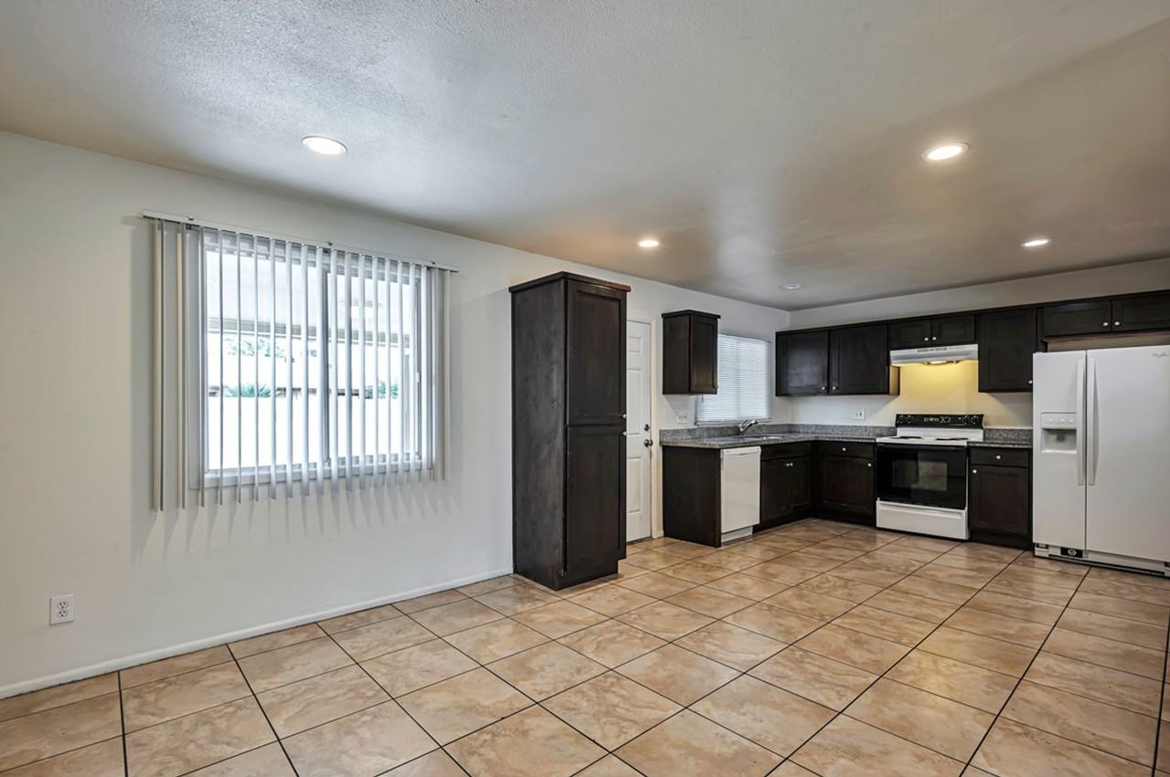 1025 E Manhatton Dr - Photo 7 of 29