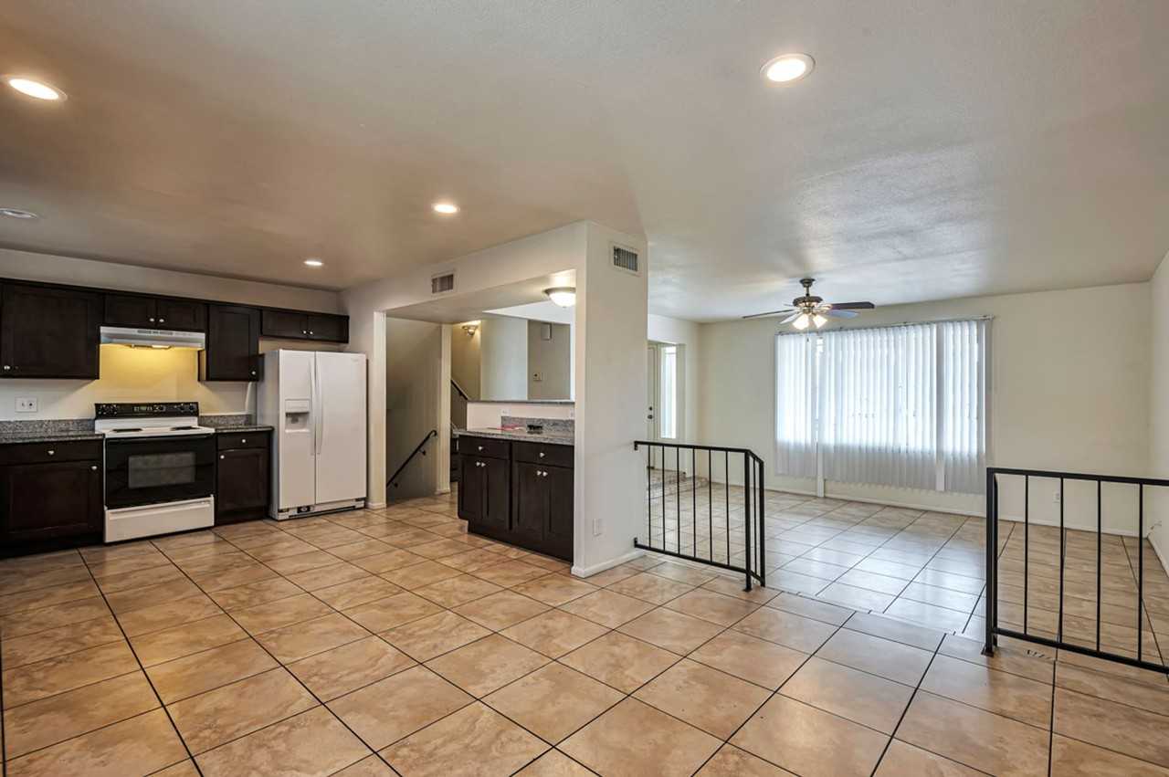 1025 E Manhatton Dr - Photo 2 of 29