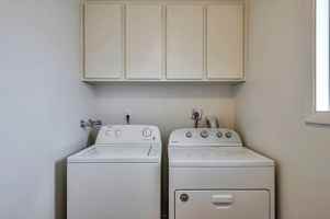 featured image of 1025 E Manhatton Dr