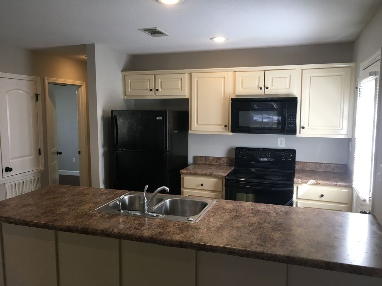 325 Countryview Cv - Photo 7 of 11