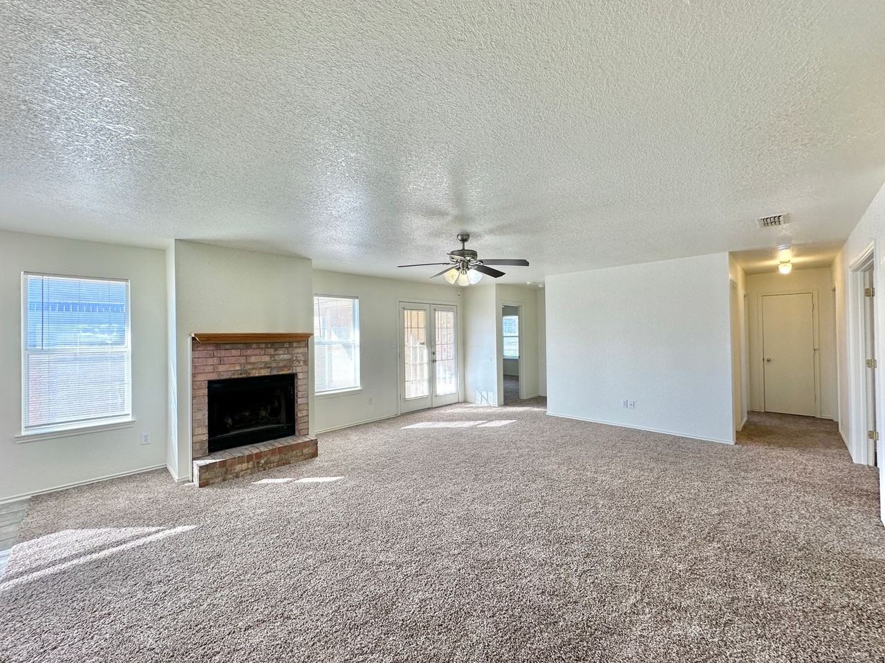 2102 Basalt Dr - Photo 4 of 34