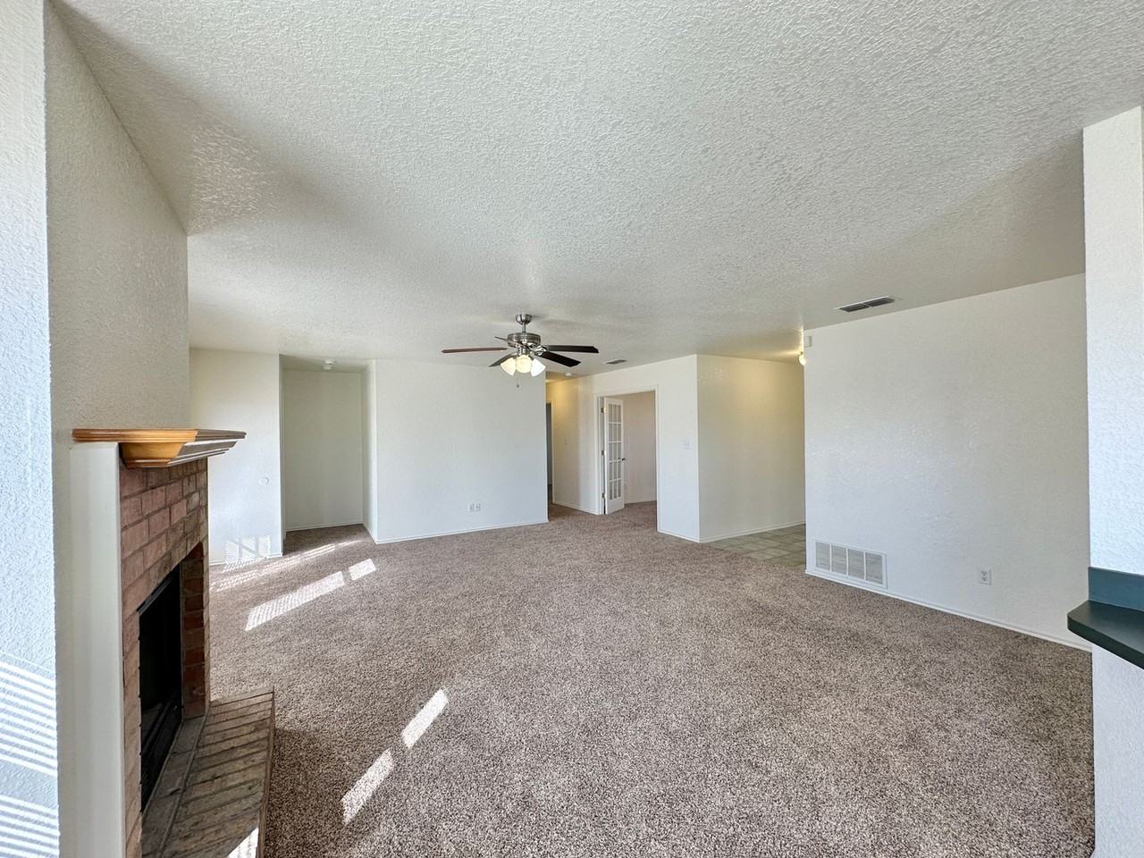 2102 Basalt Dr - Photo 5 of 34