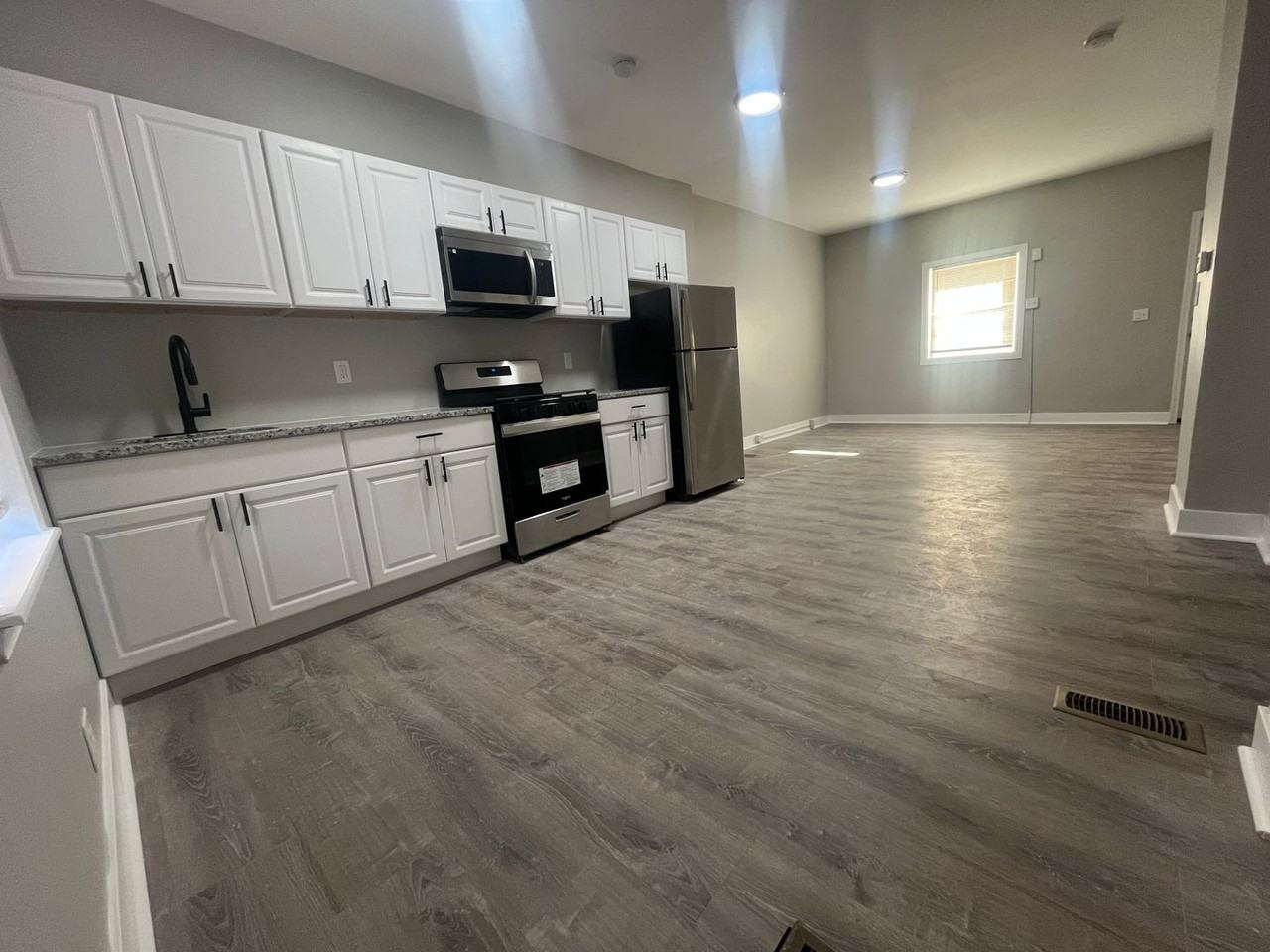 713 Grant St - Photo 3 of 13