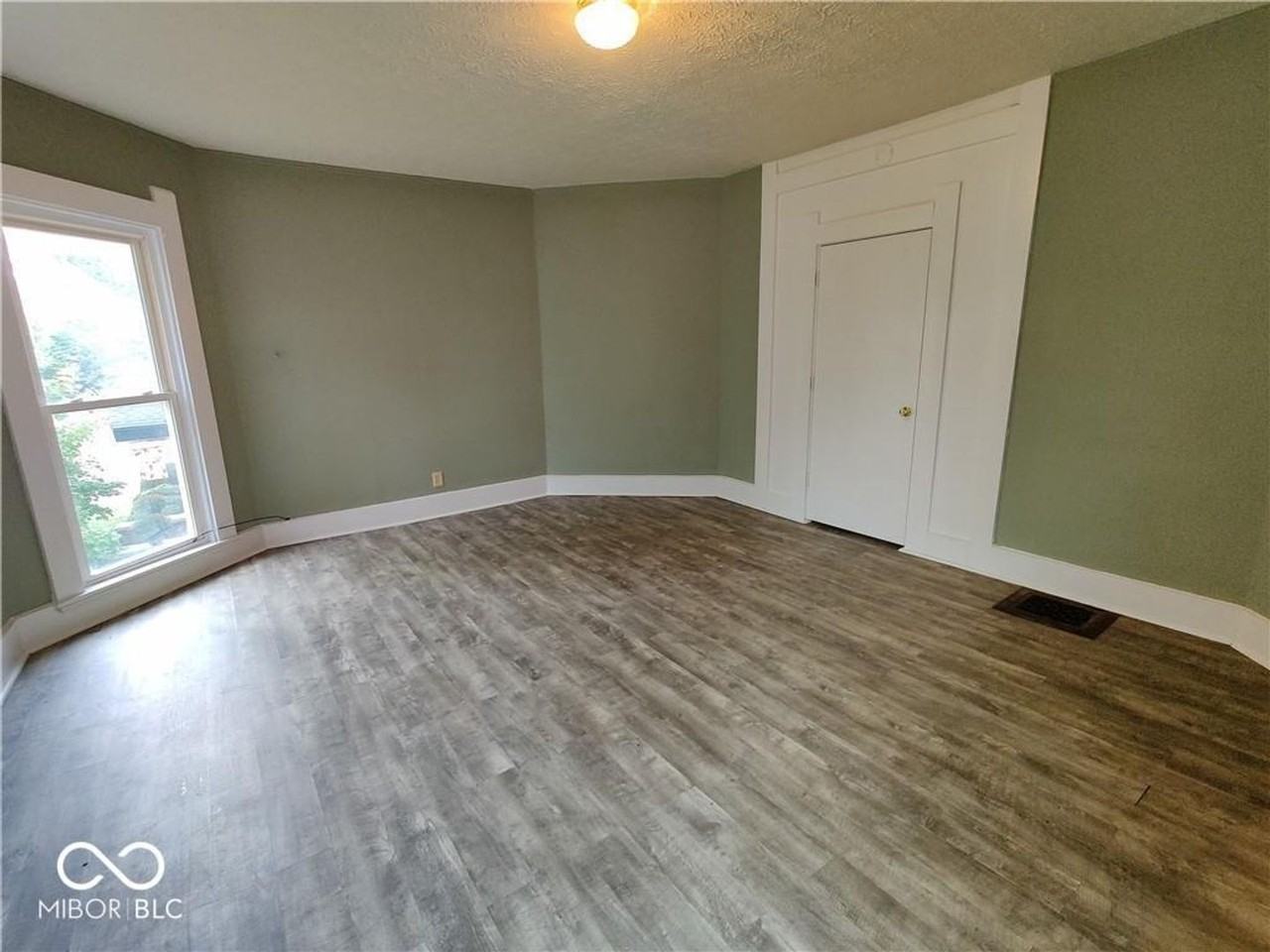 17 E Mechanic St - Photo 3 of 14