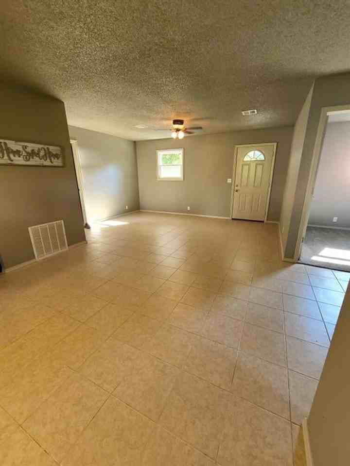 401 401 Beaver Circle Dr. - Photo 2 of 9