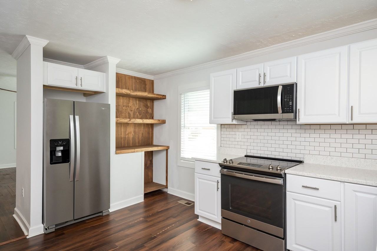 111 Mount Eustis St - Photo 3 of 15