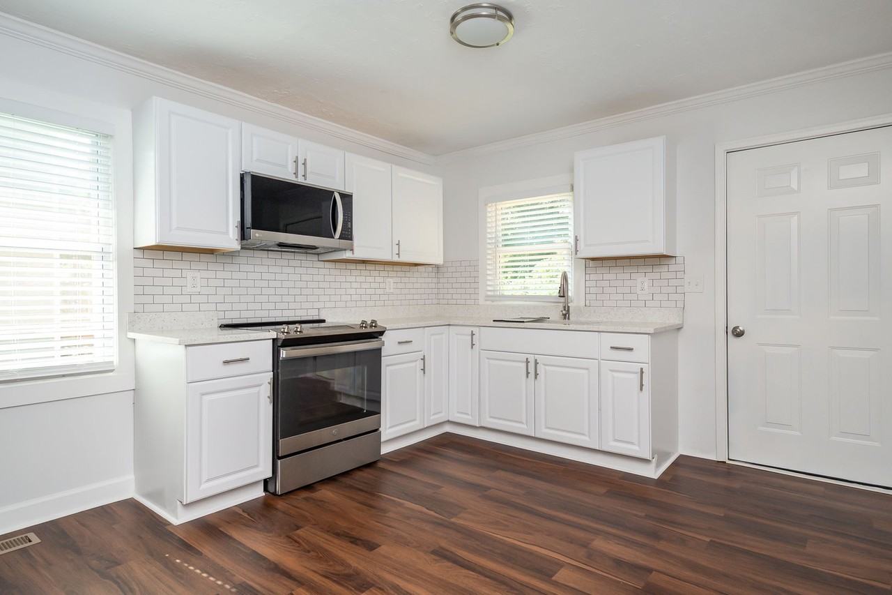 111 Mount Eustis St - Photo 4 of 15