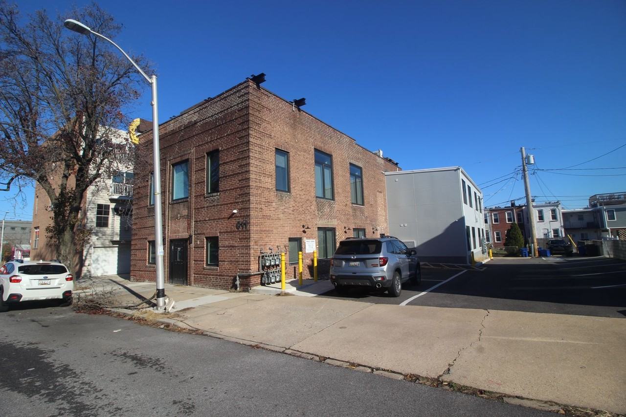 Modern and Sleek 611 S Fagley Street Apartments! - Photo 7 of 8