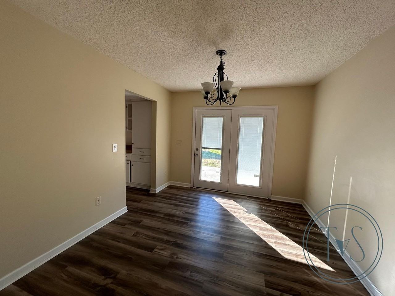 196 Wayfair Ln - Photo 4 of 14