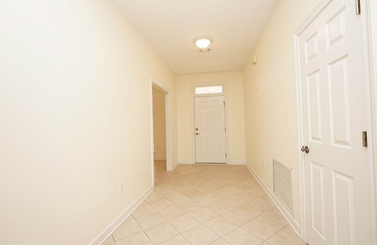 1703 Ingrid Ct - Photo 4 of 40