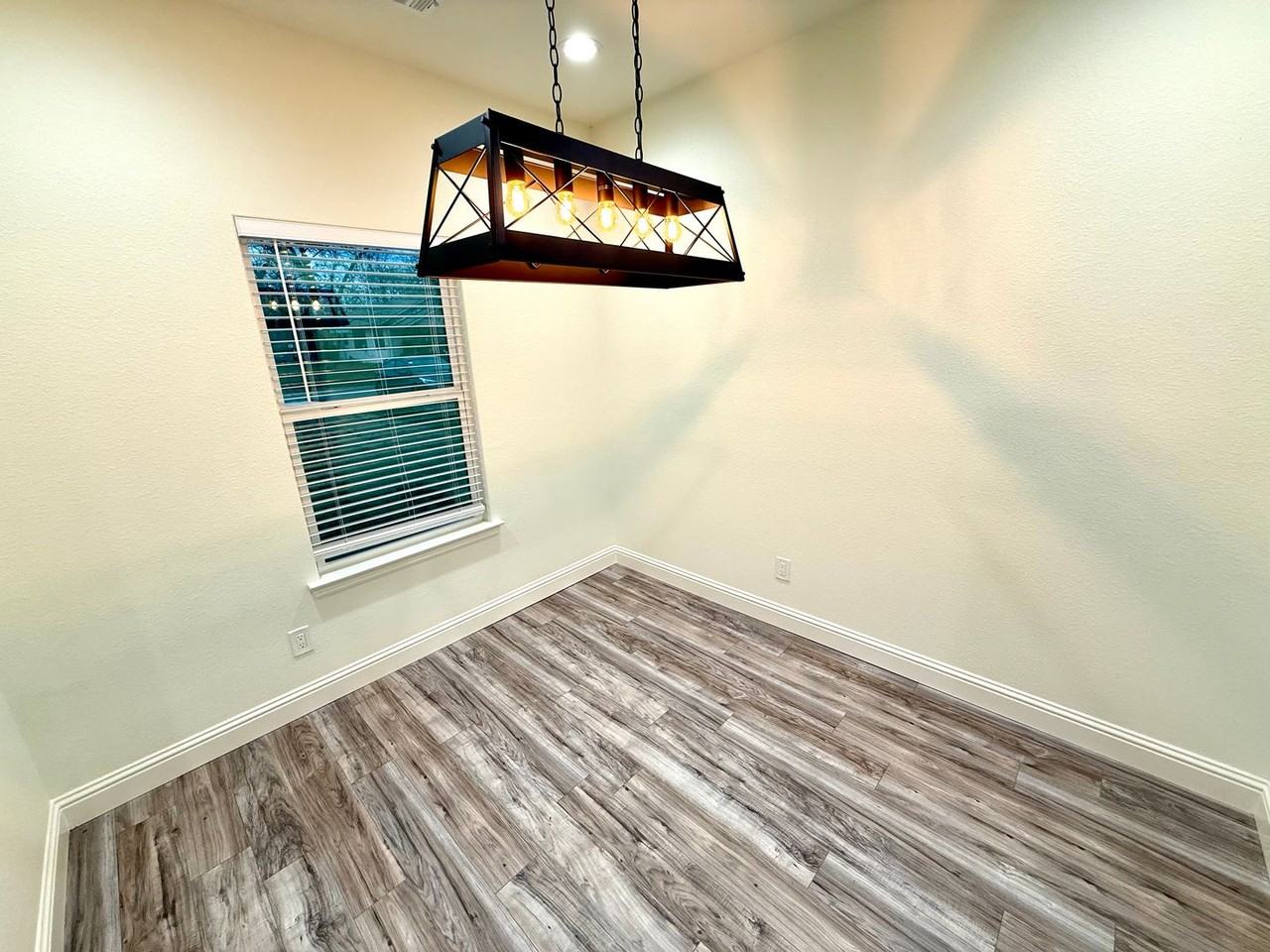 1124 S Hazelwood St - Photo 5 of 19