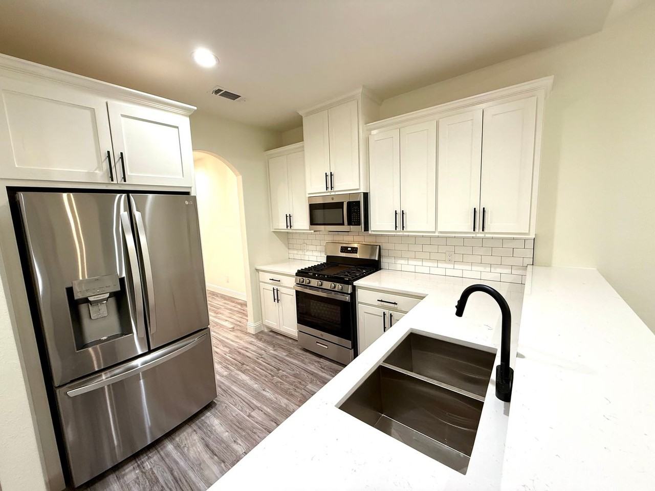 1124 S Hazelwood St - Photo 7 of 19