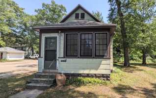 featured image of 3200 5th St