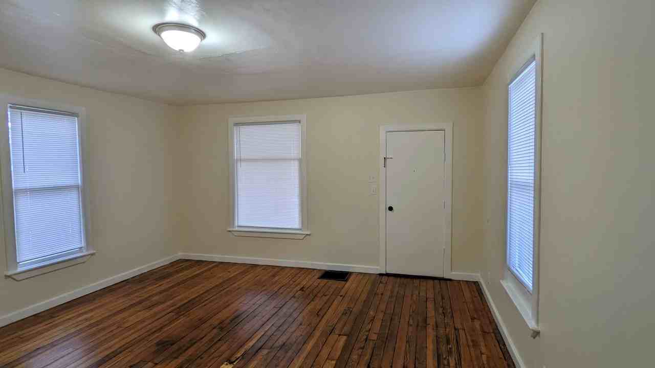 3200 5th St - Photo 3 of 8