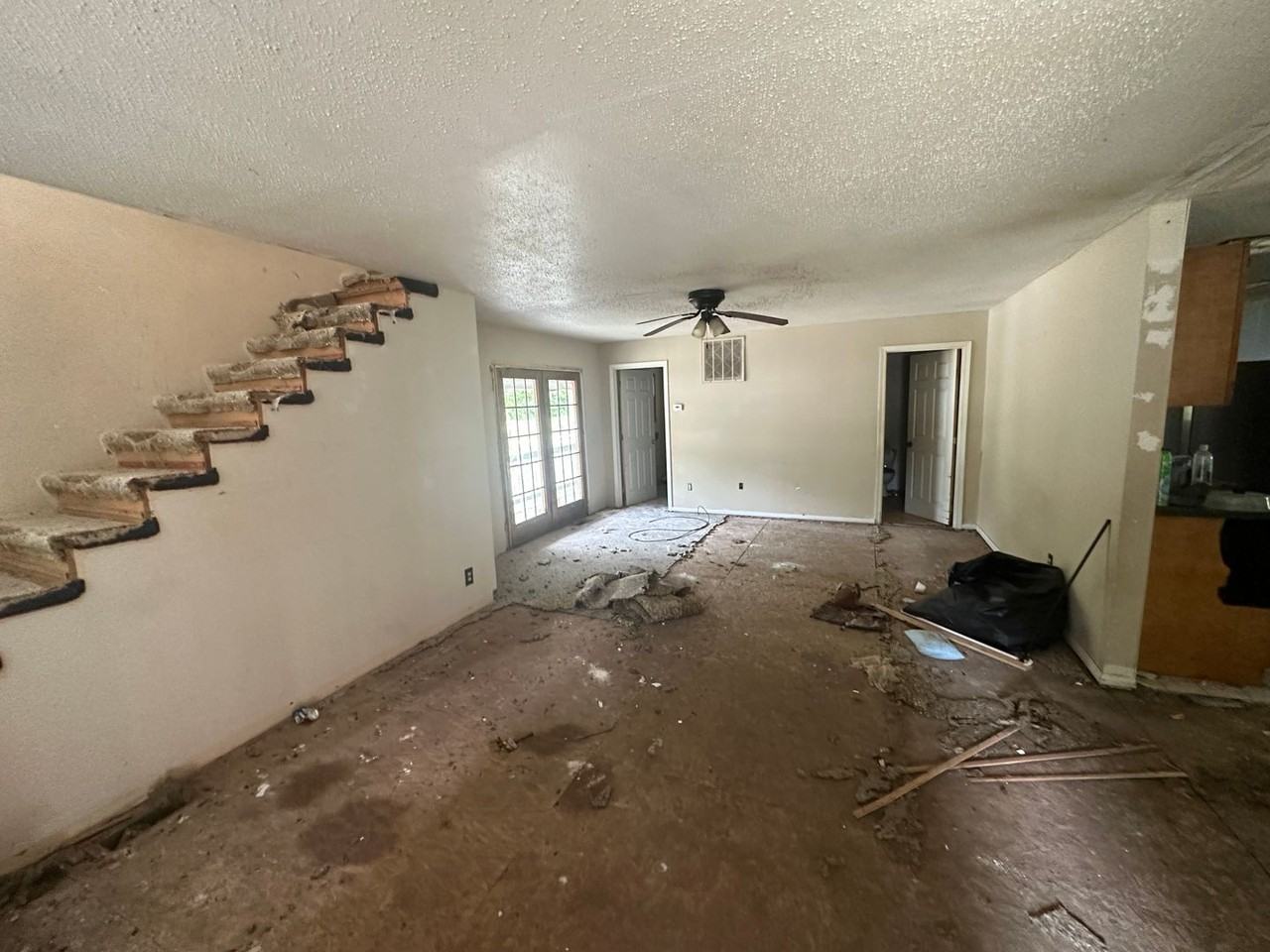 211 Killarney Dr - Photo 2 of 27