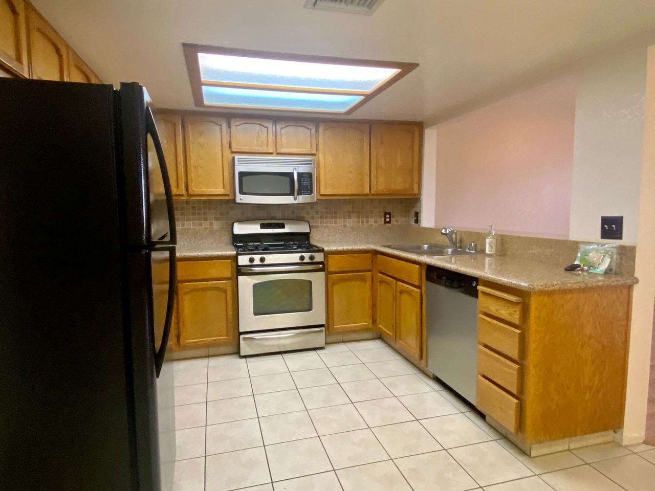 205 E Upjohn Ave - Photo 5 of 21