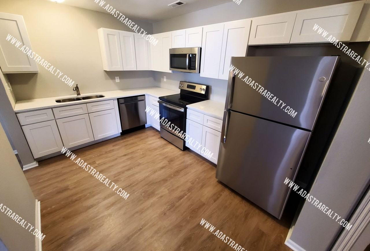 121 Ames St - Photo 6 of 28